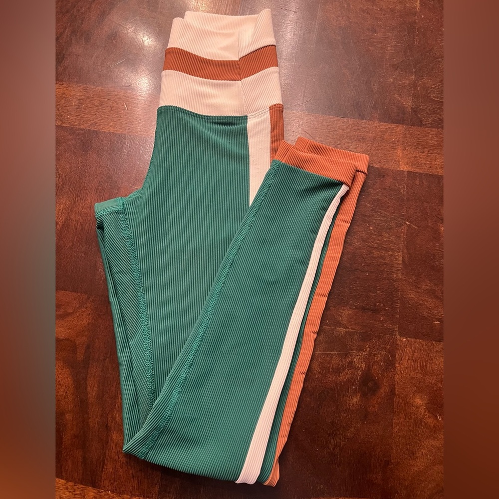 Beach Riot Melinda Leggings in Psychedelic Suede Ribbed Green Rust Cream size XS